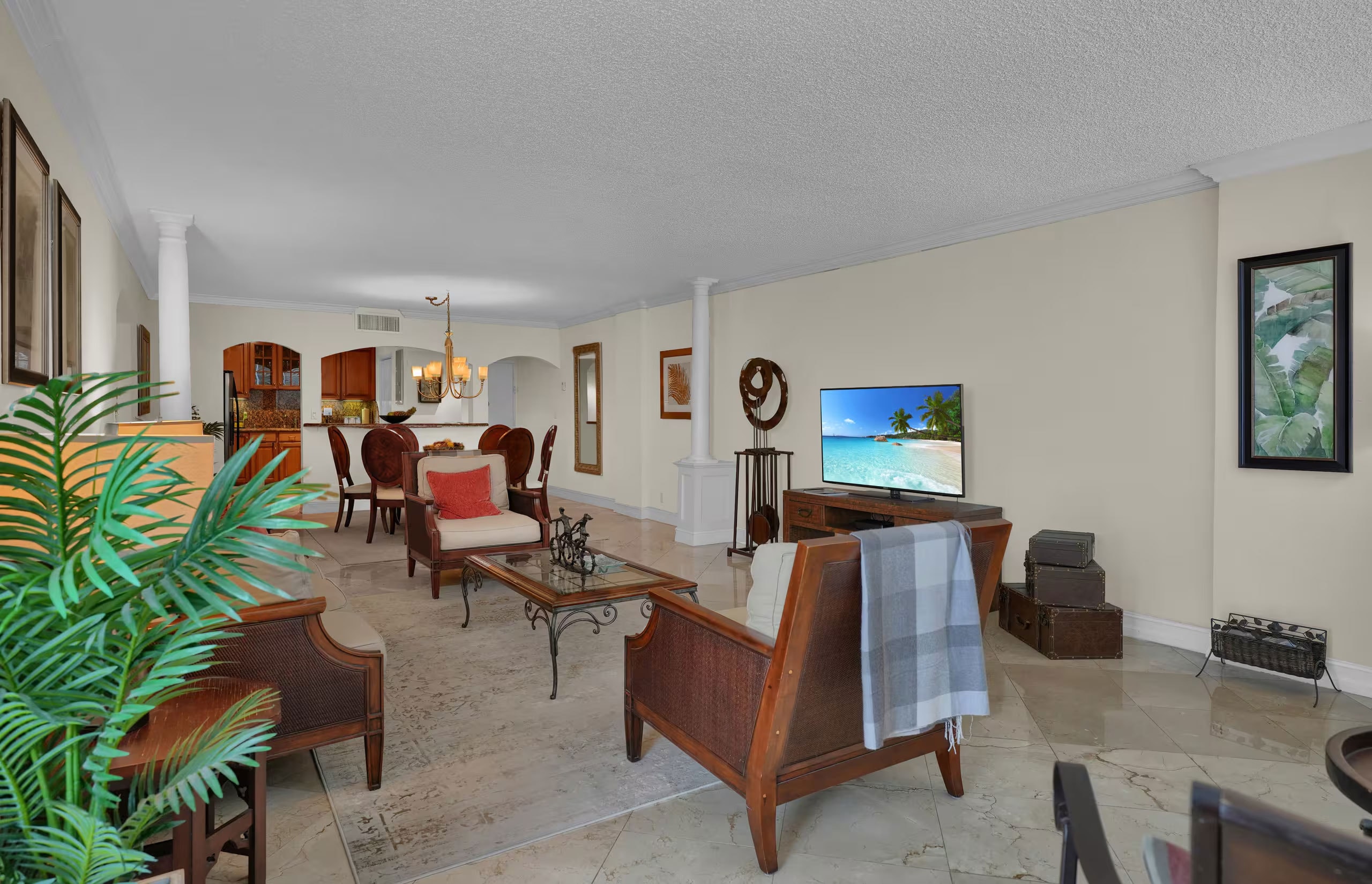 Beachfront 2BR Condo with free valet parking in Hollywood, Florida
